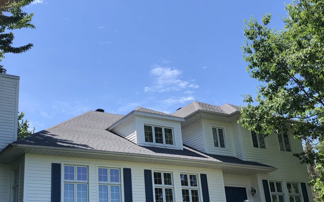 Comment choisir votre professionnel de la toiture en bardeaux d’asphalte?